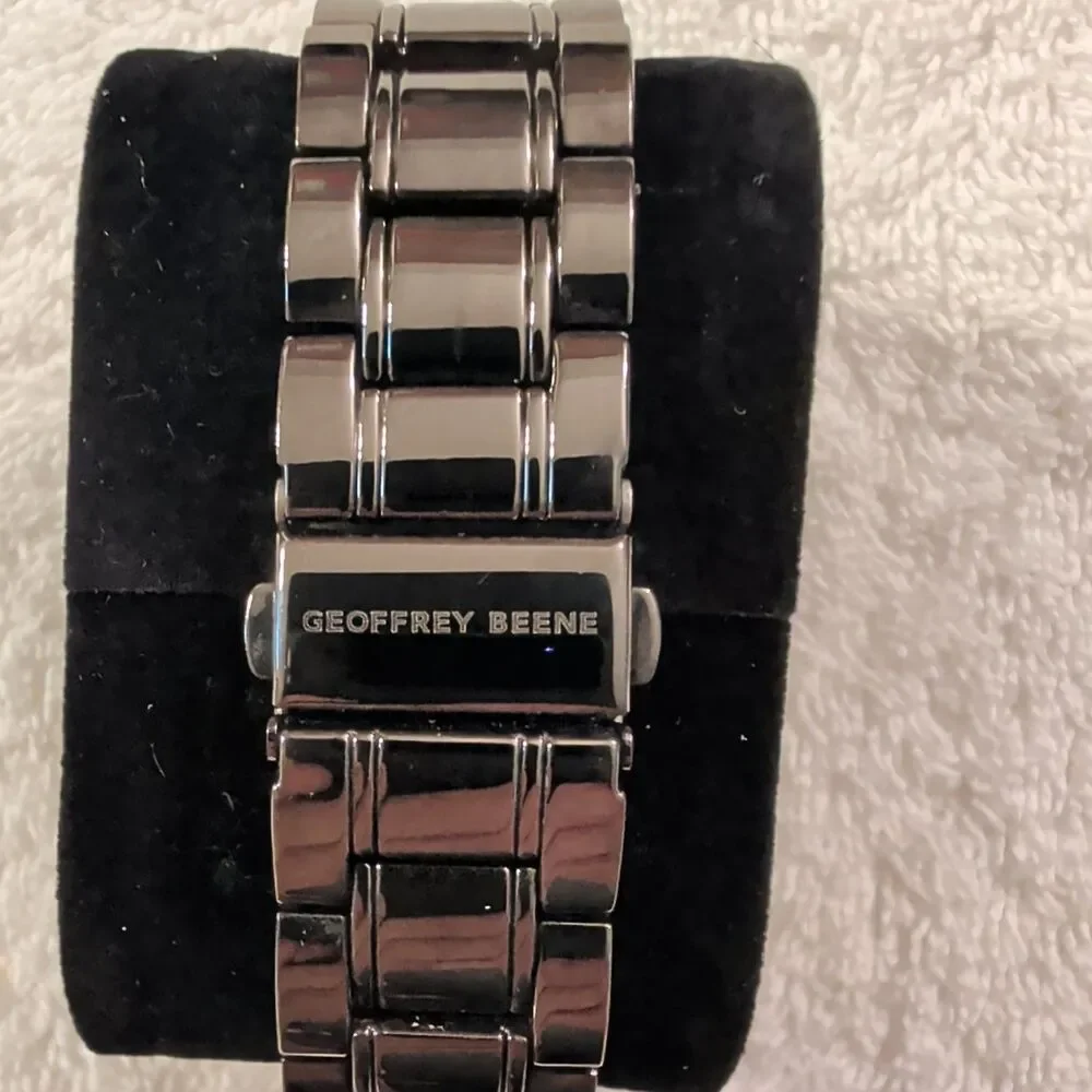 Geoffrey Beene men watch GB8197GU Gunmetal (needs battery)